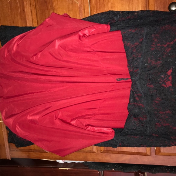 Plus size Red and black lace Blouse - Picture 3 of 4